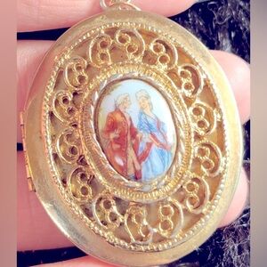 Vintage Necklace Locket Porcelain courting couple Filgree heart trim 30” Chain